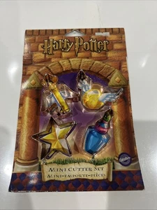 Juego de 4 mini cortadores de galletas vintage Harry Potter Wilton 2001 nuevo - Imagen 1 de 2