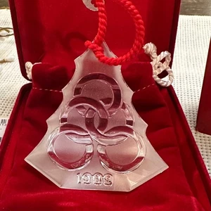 Adorno de Cristal Waterford - Doce Días de Navidad 5 Anillos de Oro 1999 De Colección - Imagen 1 de 7