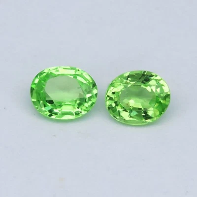 💎 Par 2p/0.44ct VS Ovalado Natural Vibrante Verde Tsavorita Granate - Gemas Tanzania Foto 1 de 4