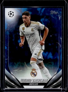 BUQUE INSIGNIA TOPPS UCC 23-24 FEDERICO VALVERDE REAL MADRID PARALELO 022/125 - Imagen 1 de 2