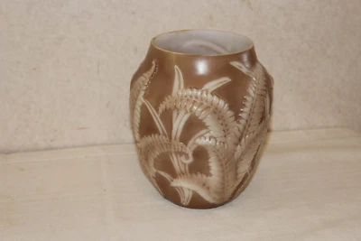 Jarrón de helecho de vidrio de arte esculpido Phoenix vintage Foto 1 de 4