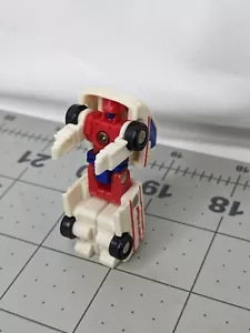 Mini ambulancia Hasbro de colección Takara Transformers figura juguete 1,75 pulgadas de largo - Imagen 1 de 11