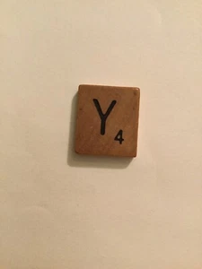 Scrabble Tile Letter Y Selchow and Righter Year 1982 - Bild 1 von 2