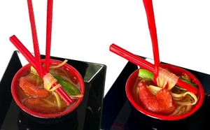 2 CUENCOS DE FIDEOS PATAS DE POLLO | Ramen chino adorno de Navidad comida asiática sopa - Imagen 1 de 11