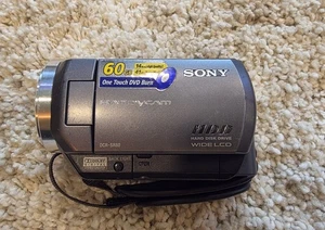 SONY Handycam DCR-SR80 Digital Camcorder – NUR AKKU OHNE LADEGERÄT - Bild 1 von 7