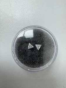 Pair Diamonds | SHAPE - Triangle | SIZE 0.11ct each | COLOR E | CLARITY VS2-SI1 - Picture 1 of 5