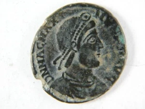 Moneda Romana Magno Maximo 383-388 Majoriano usurpador . Rev. Reparatio Rei Pub  - Imagen 1 de 2