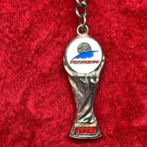 Vintage FIFA TROPHY Keyring 1998 WORLD CUP Keychain FRANCE 98 Porte-Clés SOCCER - Picture 1 of 10