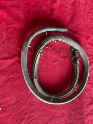 1970-1971 Ford Torino, Fairlane 4dr ПРАВАЯ ПЕРЕДНЯЯ дверь уплотнительная полоска НИЖНЕЕ УПЛОТНЕНИЕ - Изображение 1 из 4