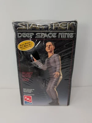 STAR TREK DEEP SPACE NINE DS9 AMP ERTL SECURITY OFFICER ODO MODEL KIT 1995 NEW - Image 1 of 4