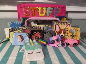 Artículos de novedad con 2 estuches de almacenamiento ¡toneladas de diversión! - Imagen 1 de 5