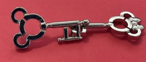 Hanayama Level 2 Disney Mickey & Minnie Mouse Keys Puzzle - Picture 1 of 5