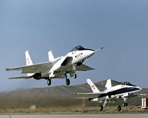 Aviones de persecución F-15 Hidec y F-18 1991 de la NASA - foto de 8x10 en 8,5x11 #2168 - Imagen 1 de 1