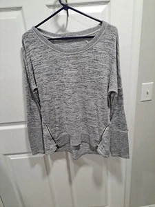 Sudadera Pullover Crew ATHLETA Dobladillo Curvo con Detalle de Cremallera Talla M Gris - Imagen 1 de 3