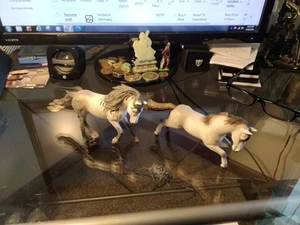 2 Schleich Germany 2003 Male Horse RETIRED - Picture 1 of 8