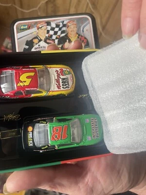 Juego de coche Terry Bobby Labonte #5 #18 en baterías interestatales de hojalata Kellogg's 1:64 Foto 1 de 3