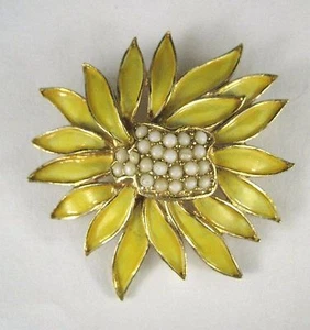 Brooch Flower Enamel Yellow Goldtone Modern Design 2 Inch Jewelry Estate Floral - Picture 1 of 4