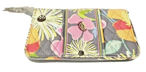 Vera Bradley Akkordeon-Geldbörse mit umlaufendem Reißverschluss grauer Rücken mit mehrfarbigem Blumenmuster - Bild 1 von 12
