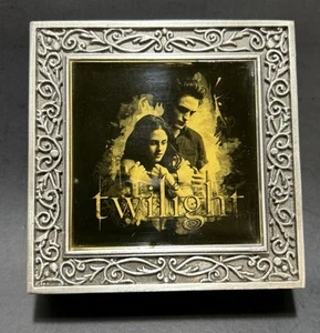 NECA Twilight Trinket Jewelry Box Edward Bella "Dream About Being With" Metal - Picture 1 of 11