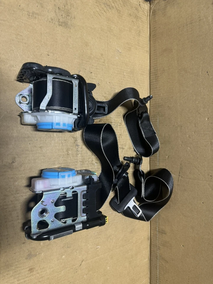 Par de cinturones de seguridad delanteros Mercedes Benz Gla 250 2014-2020 OEM Foto 1 de 4