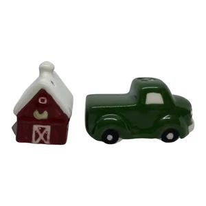 Coctelera de sal y pimienta de granero camión de cerámica de Navidad Cracker Barrel nueva con etiquetas - Imagen 1 de 6