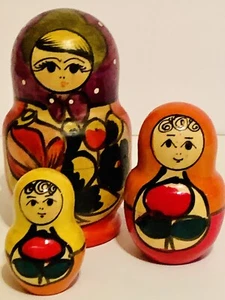Vintage Wood Stacking Nesting DollS Matryoshka Russian Lacquer 3 piece  - Picture 1 of 12