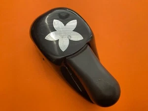Stampin Up große 5 Blütenblätter Blume Wal Schwanz Design Karte Handwerk 1 3/4" Stanze  - Bild 1 von 3