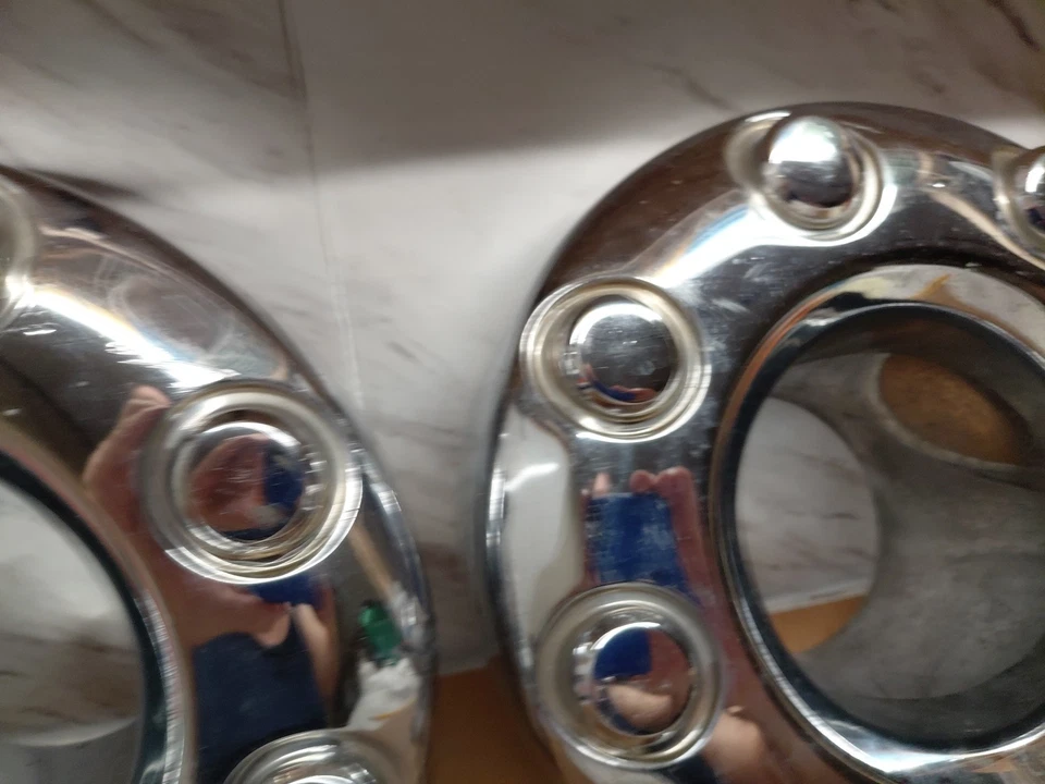  05-2018 Ford F350 Super Duty Dually Front 4X4 Open Wheel Center Hub Cap,oem - Image 1 of 1