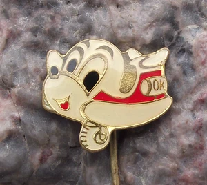 Vintage CSA Czech Airlines Cartoon Style Aircraft Aviation Pin Badge - Picture 1 of 3