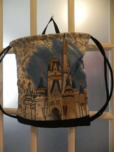 Bolso de Mano Nuevo con Saco Cinch con Cordón Castillo de Cenicienta Tinta y Pintura Parques Disney  - Imagen 1 de 3