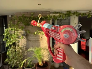3D Printed Ray Gun – Inspired by CoD Zombies – Glow-in-the-Dark Accents - Zdjęcie 1 z 11