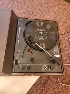Vintage -Audiotronics 326 A- Portable Turntable Turns On! - Picture 1 of 7