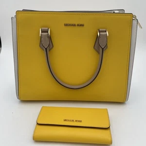 MICHAEL KORS LARGE YELLOW & WHITE HANDBAG (101081620) - Picture 1 of 5