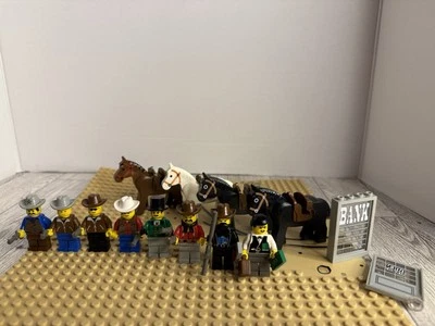 LOTE LEGO DE 8 VARIEDADES DE MINIFIGURAS OCIDENTAIS ANOS 90 4 CAVALOS E 2 PEÇAS DO BANCO - Imagem 1 de 4