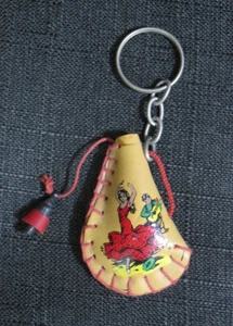 VINTAGE RDA DE ESPANA LEATHER SOUVENIR KEYCHAIN - Picture 1 of 3