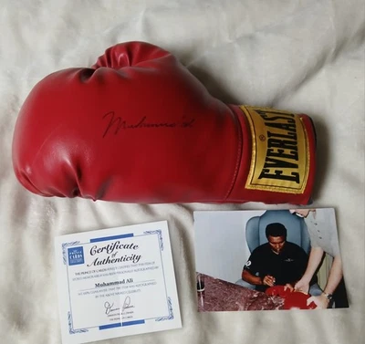 Muhammad Ali Signed Everlast Boxing  glove, COA & Photo proof, Rare - Image 1 of 2
