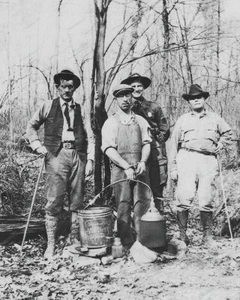 Moonshiner verhaftet Vintage 8x10 Nachdruck des alten Fotos - Bild 1 von 1