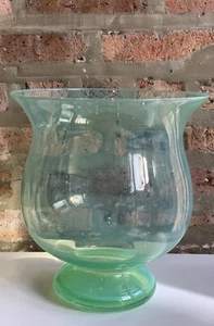 Kiste und Fass Glas grün Opalin Bella Hurricane Vase mundgeblasen in Polen  - Bild 1 von 11