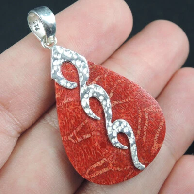 Gioielli con ciondolo in corallo rosso naturale a forma di lacrima in argento... - Immagine 1 di 4