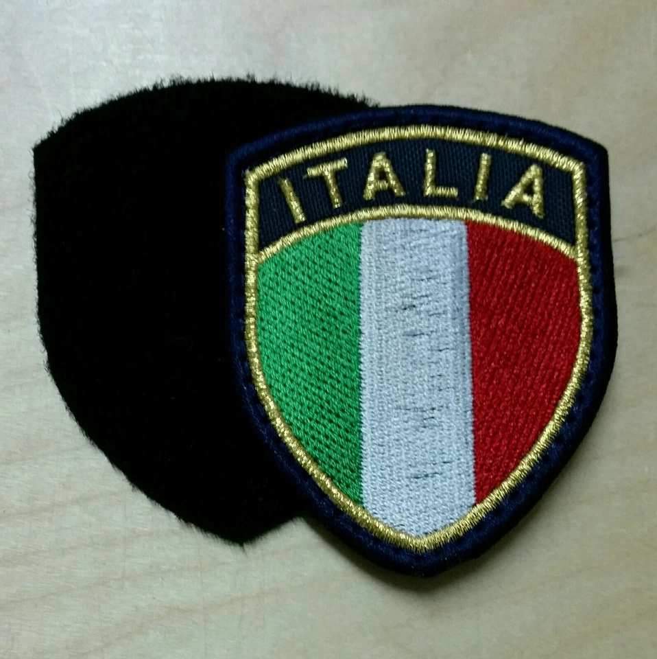 Patch Toppa Stemma Ricamato Scudetto Italia ORO cm 6cm X7,5cm Con STRAPPO cucito - Immagine 1 di 1