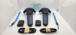 2x (Paar) HTC Vive Pro 2.0 Blau Controller Controller + USB Ladegerät + Kabel - Bild 1 von 3