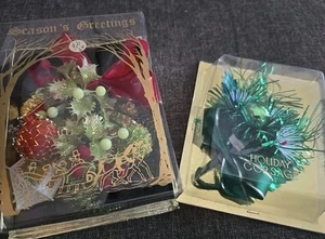 2 Vtg Christmas Corsage Beads Red Gold Green Plastic Tinsel - Picture 1 of 9
