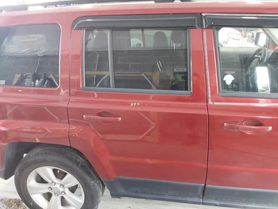 Used Rear Right Door Assembly Rear Side fits: 2017 Jeep Patriot R. privacy tint Foto 1 de 4