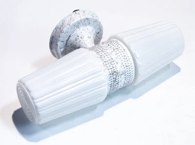 Apliques de baño vintage iluminación de pared con vidrio de leche 2 luces Progress Mfg.Co. Foto 1 de 4