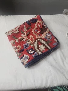 Pottery Barn Nora bestickter Kissenbezug nur 22”x22” rot bunt  - Bild 1 von 6