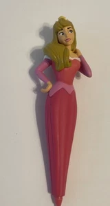 2024 Disney Parks Disney Princesa Bella Durmiente Aurora Figura Pluma - Imagen 1 de 6