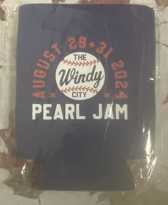 PEARL JAM 2024 CHICAGO WRIGLEY FIELD CONCERT THE WINDY CITY KOOZIE NEU - Bild 1 von 2