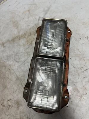 Conjunto de faros para camioneta Nissan 720 1983-85 lado derecho del pasajero OEM 2601048W00 Foto 1 de 4