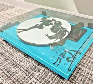 Tocadiscos TEAC Hatsune Miku TN-180BT-MIKU con LP especial Bluetooth - Imagen 1 de 6