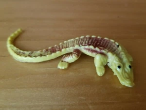 Vintage Yellow Red Alligator Animal Mini Plastic Figure (Made in Hong Kong) Toy - Picture 1 of 2